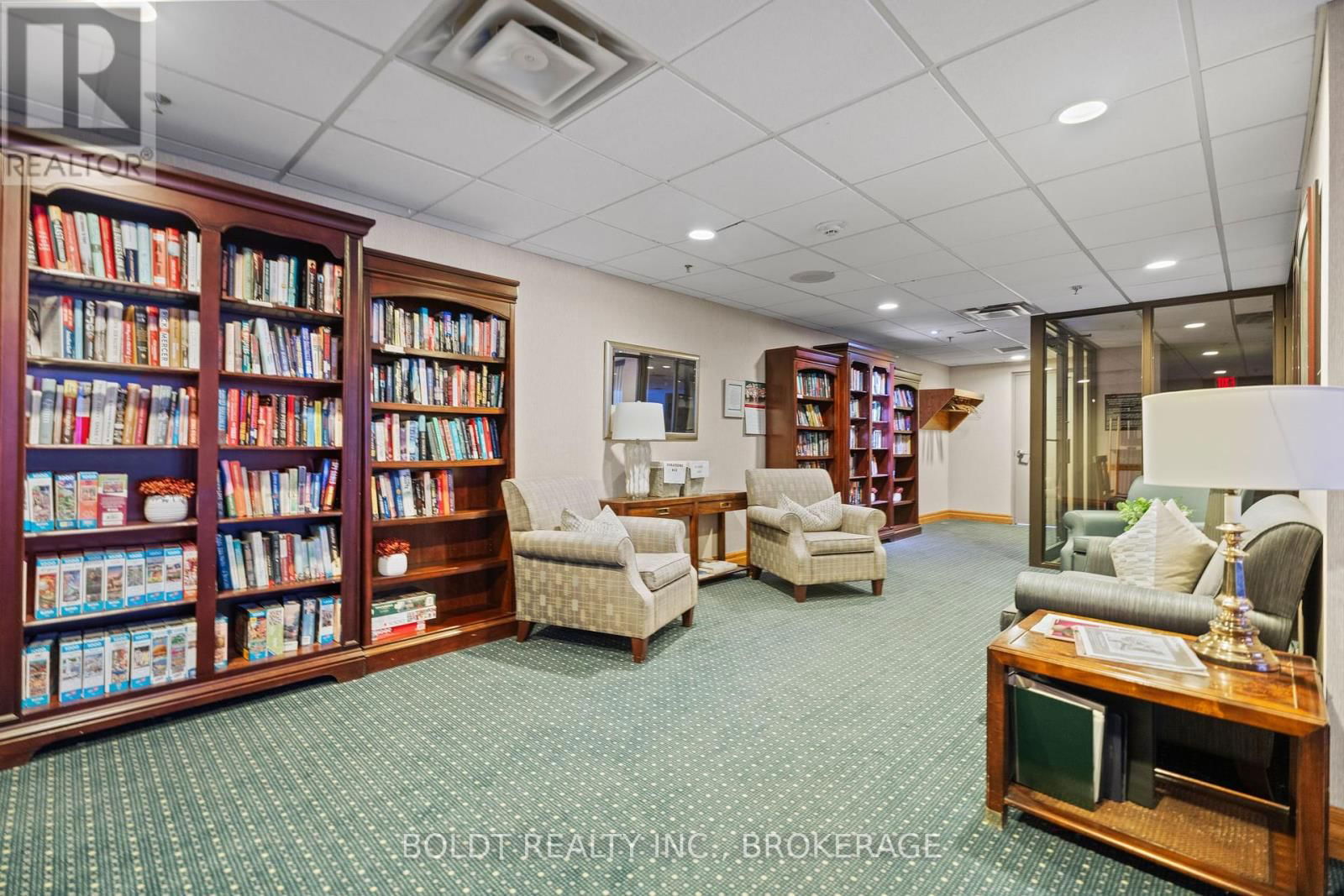 501 - 3 TOWERING HEIGHTS BOULEVARD Image 34