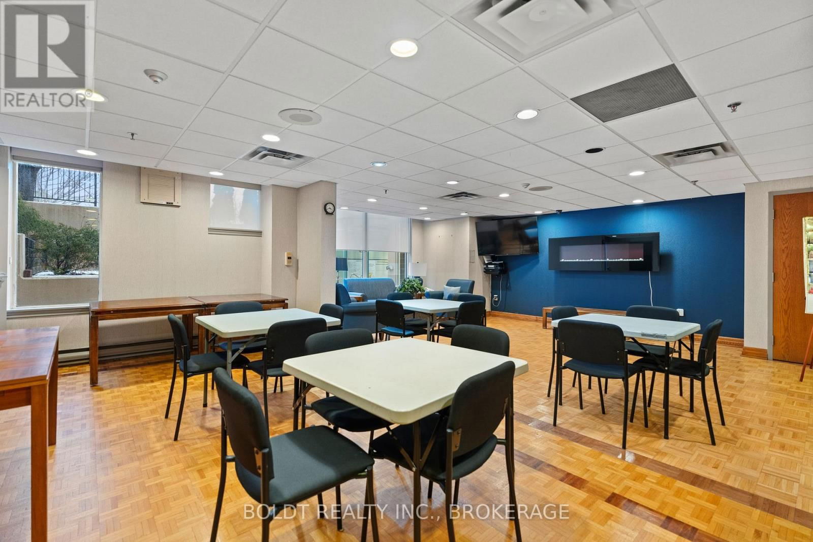 501 - 3 TOWERING HEIGHTS BOULEVARD Image 35