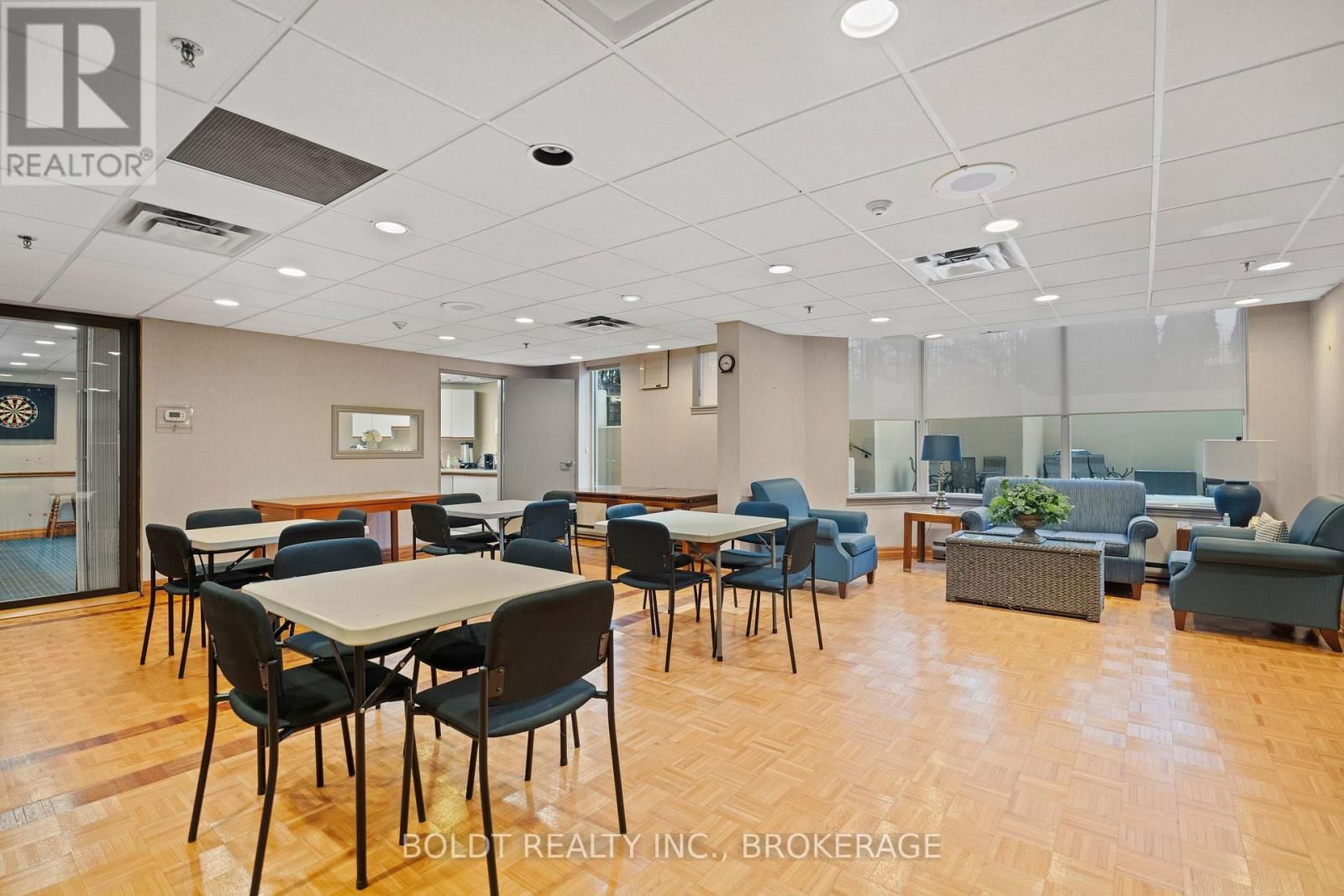501 - 3 TOWERING HEIGHTS BOULEVARD Image 37