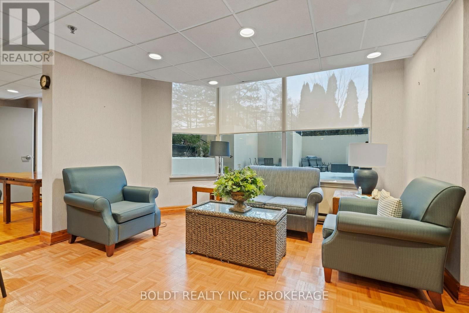 501 - 3 TOWERING HEIGHTS BOULEVARD Image 38