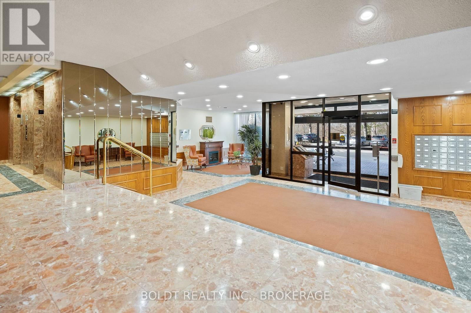 501 - 3 TOWERING HEIGHTS BOULEVARD Image 4