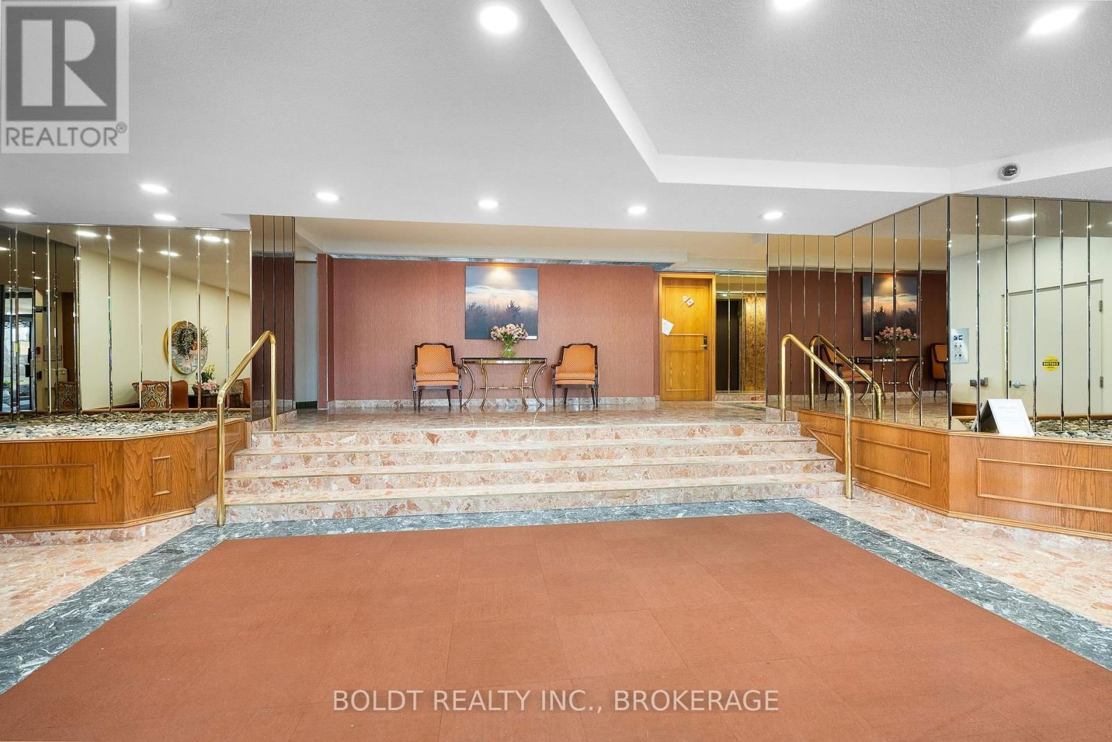 501 - 3 TOWERING HEIGHTS BOULEVARD Image 5