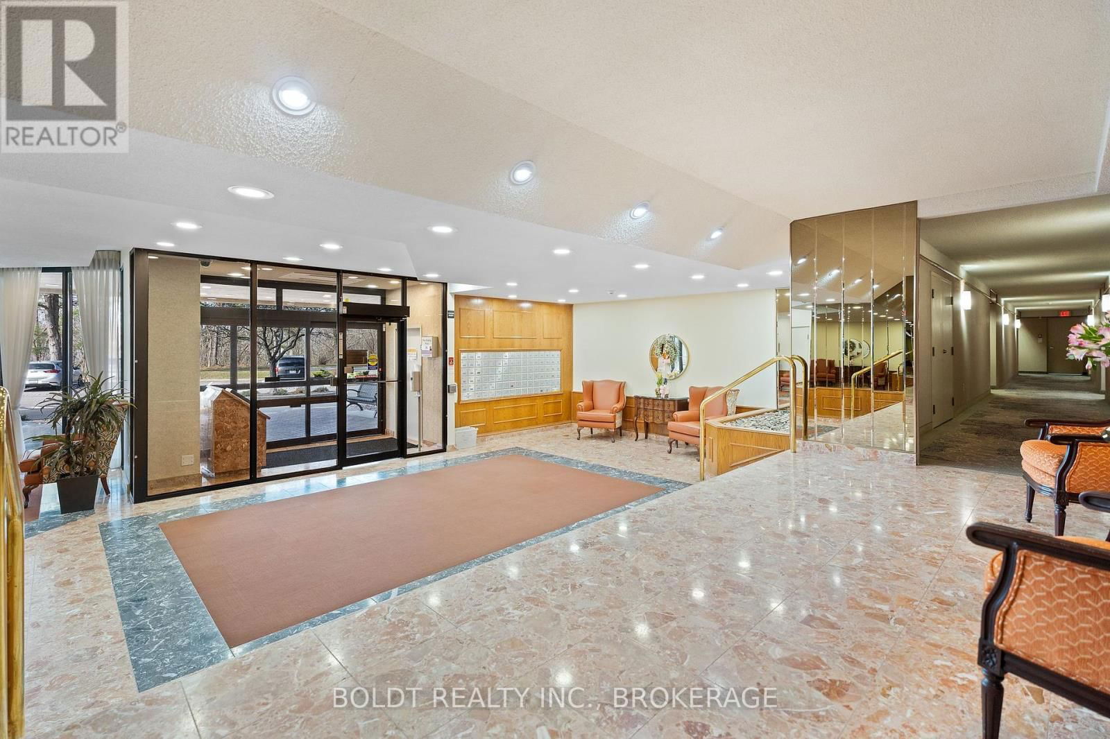 501 - 3 TOWERING HEIGHTS BOULEVARD Image 6
