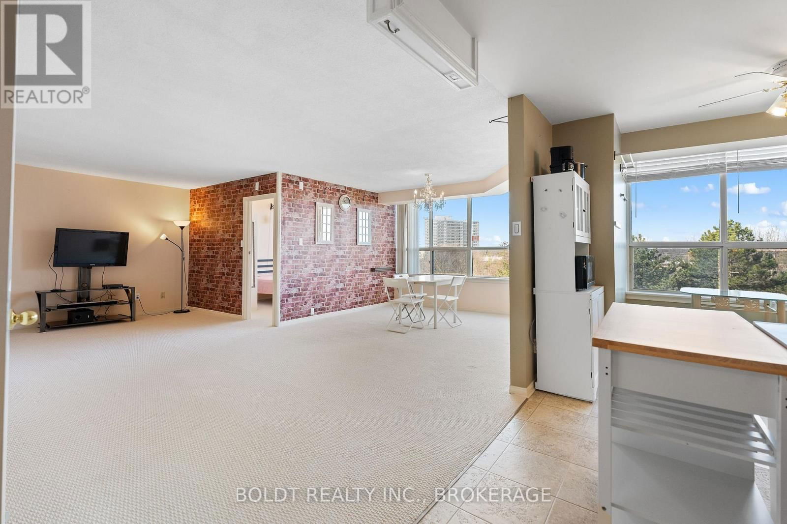 501 - 3 TOWERING HEIGHTS BOULEVARD Image 9