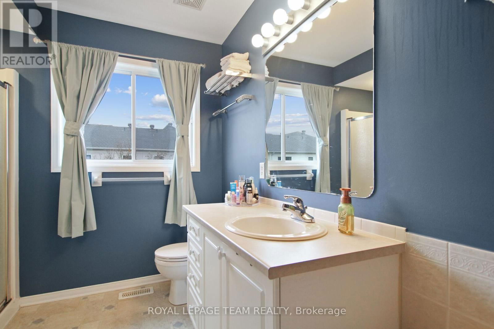 2091 HIBOUX STREET EAST Image 21