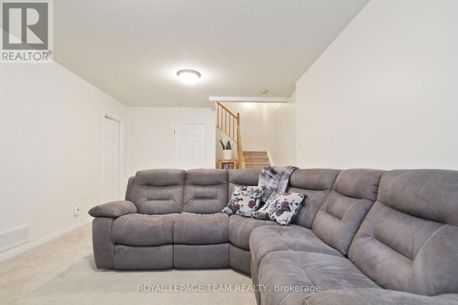 2091 HIBOUX STREET EAST Image 26