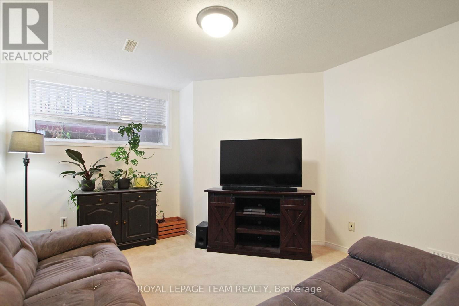 2091 HIBOUX STREET EAST Image 28