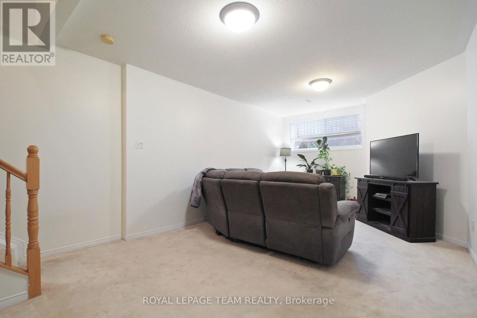 2091 HIBOUX STREET EAST Image 29
