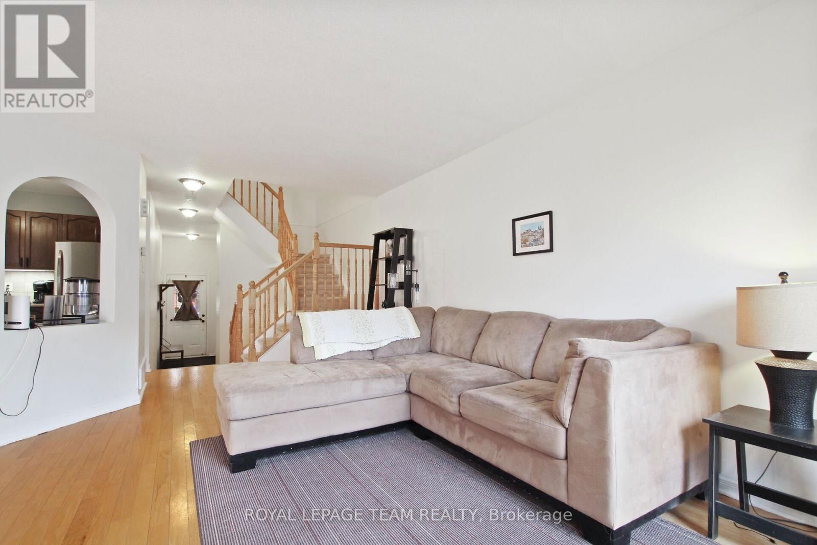 2091 HIBOUX STREET EAST Image 6