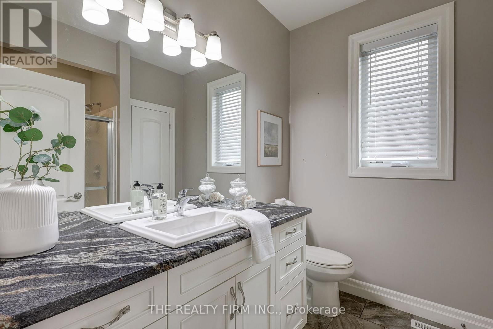 696 BENNETT CRESCENT Image 11