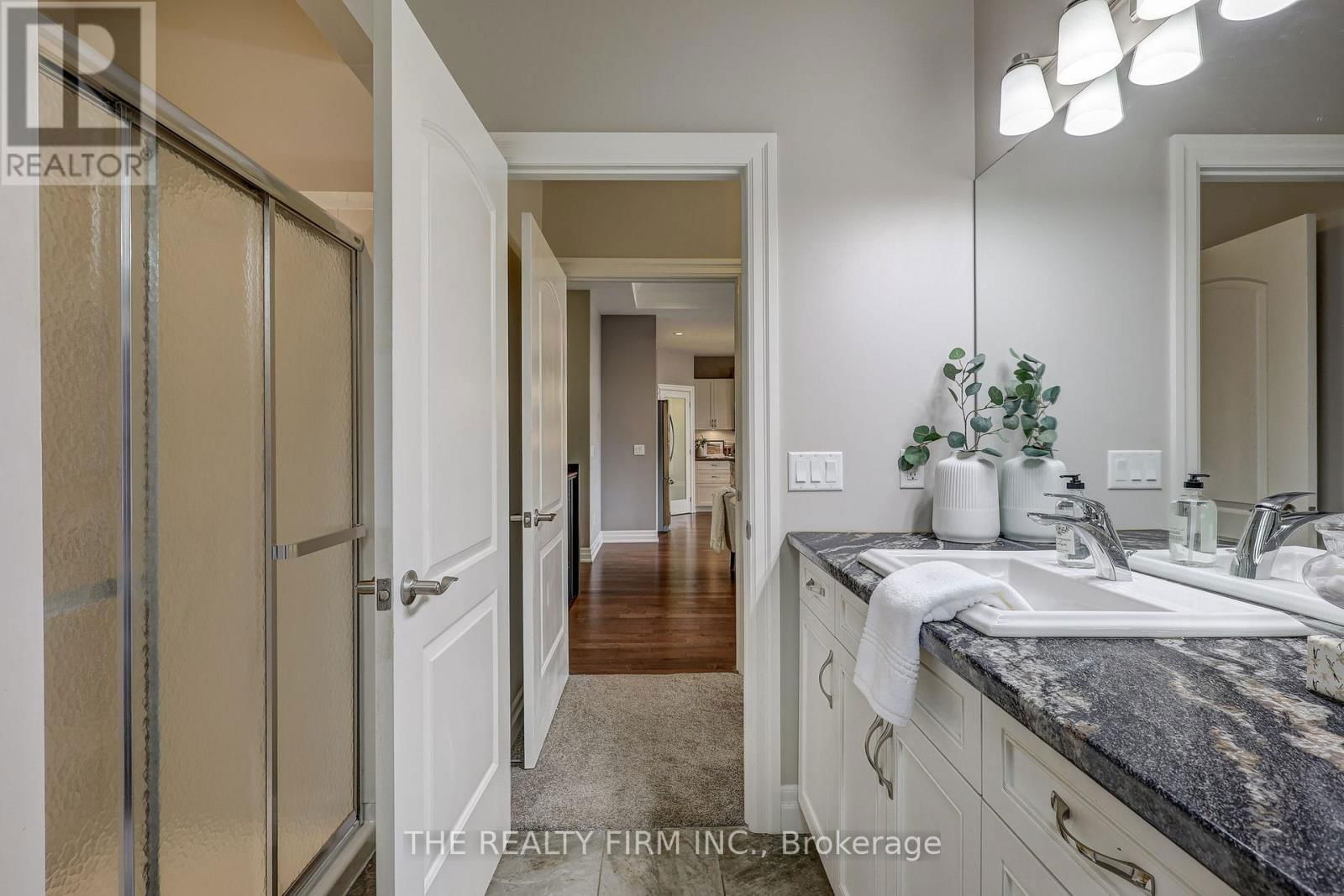 696 BENNETT CRESCENT Image 12