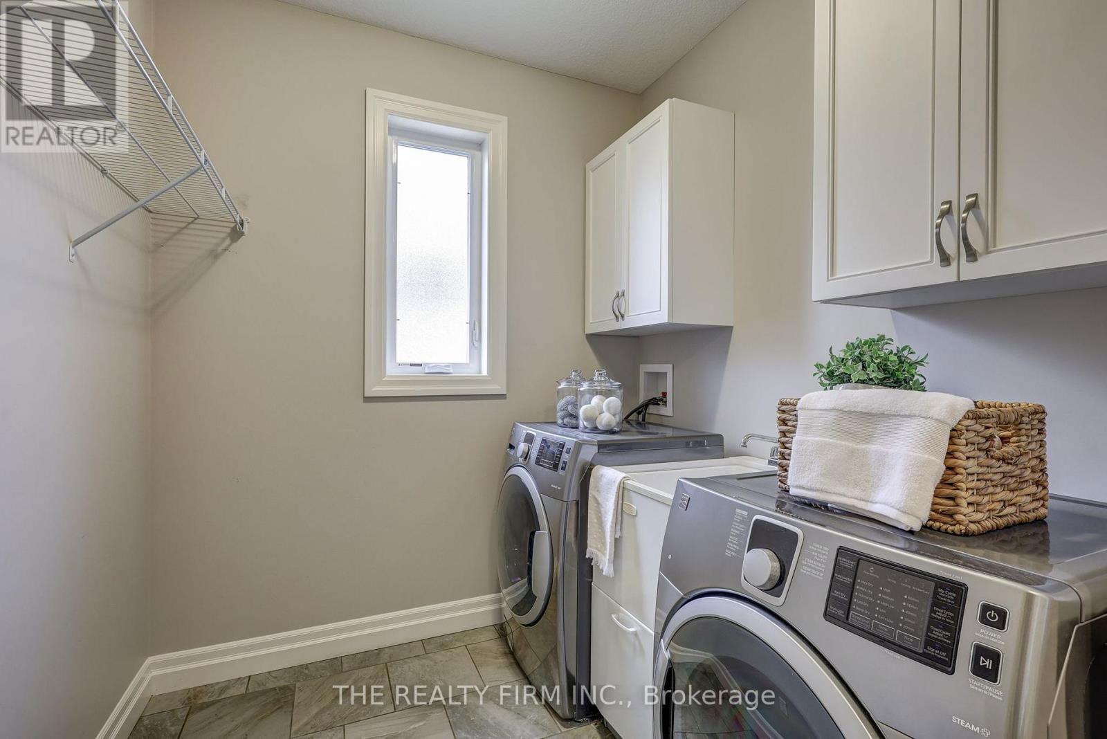 696 BENNETT CRESCENT Image 14
