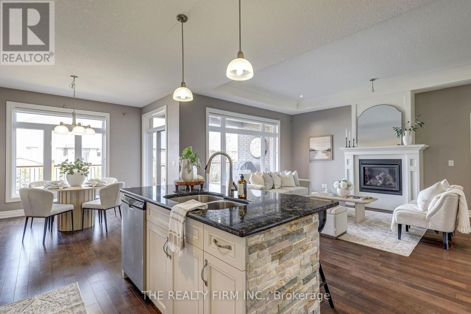 696 BENNETT CRESCENT Image 21