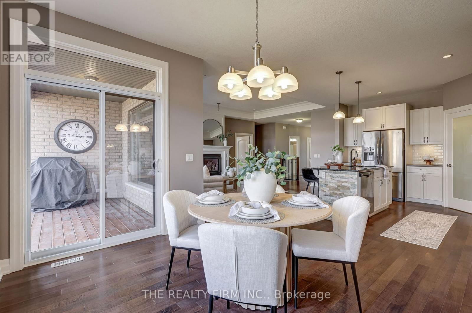 696 BENNETT CRESCENT Image 25