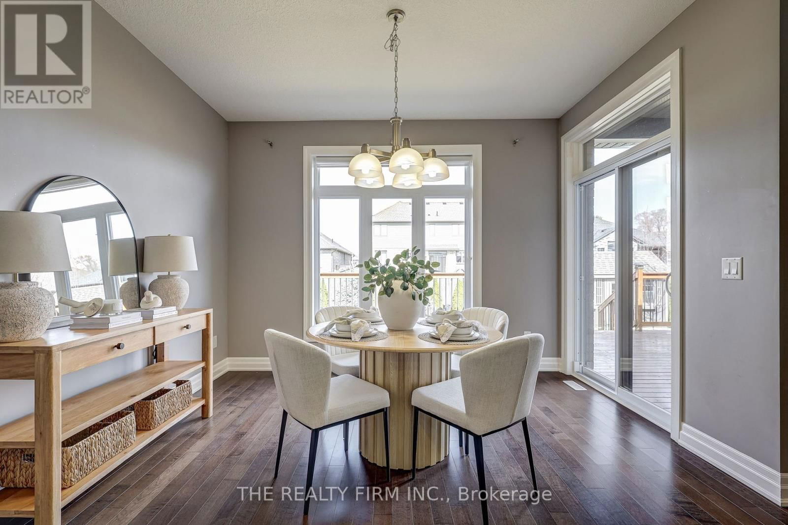 696 BENNETT CRESCENT Image 26