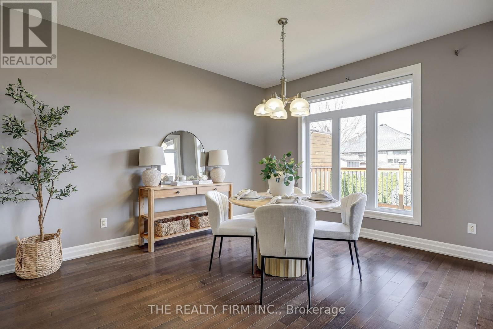 696 BENNETT CRESCENT Image 27