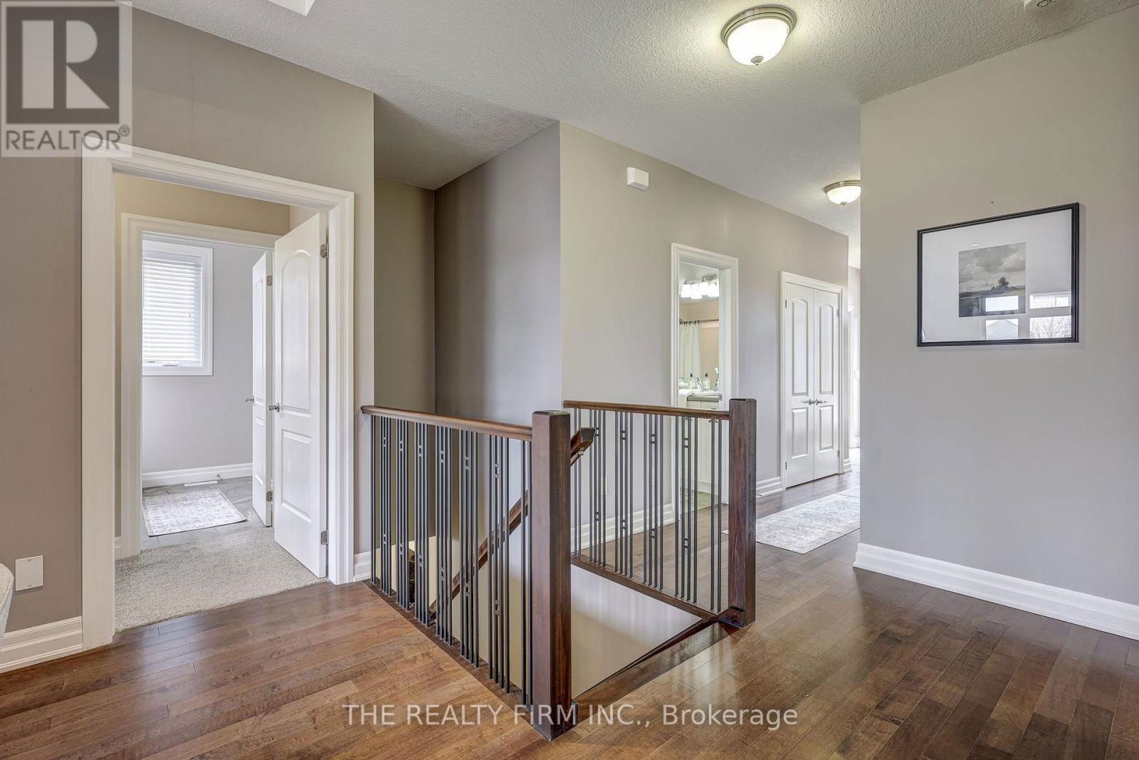 696 BENNETT CRESCENT Image 28