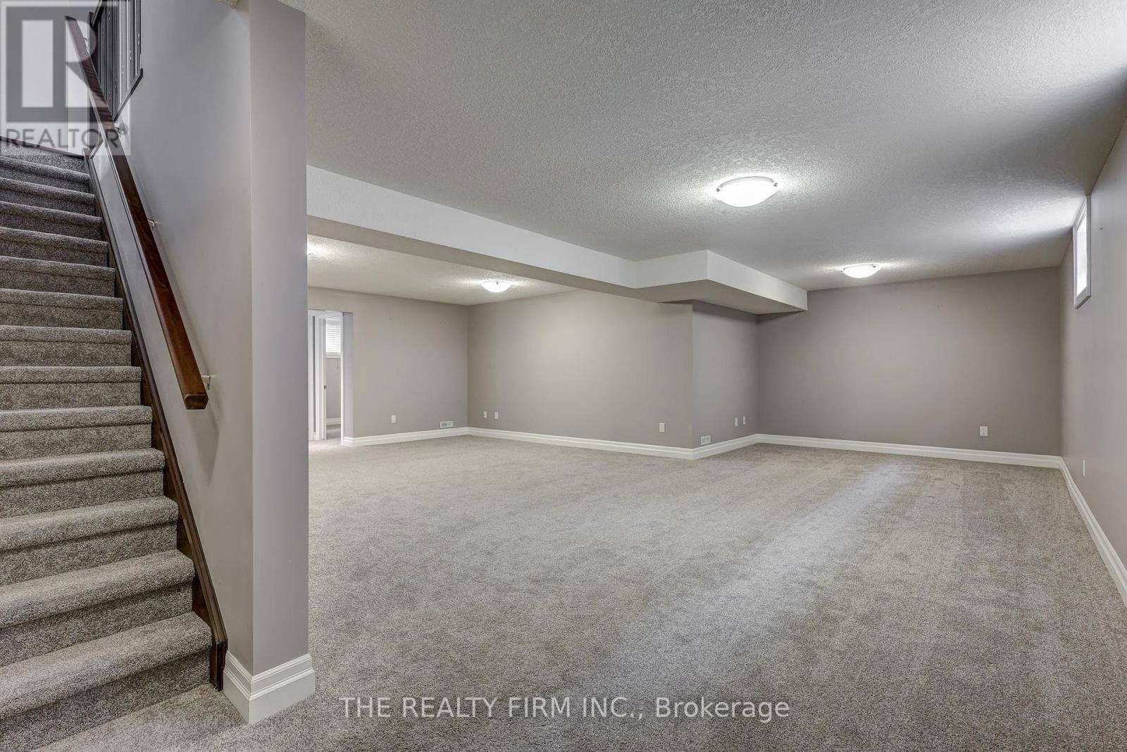 696 BENNETT CRESCENT Image 29