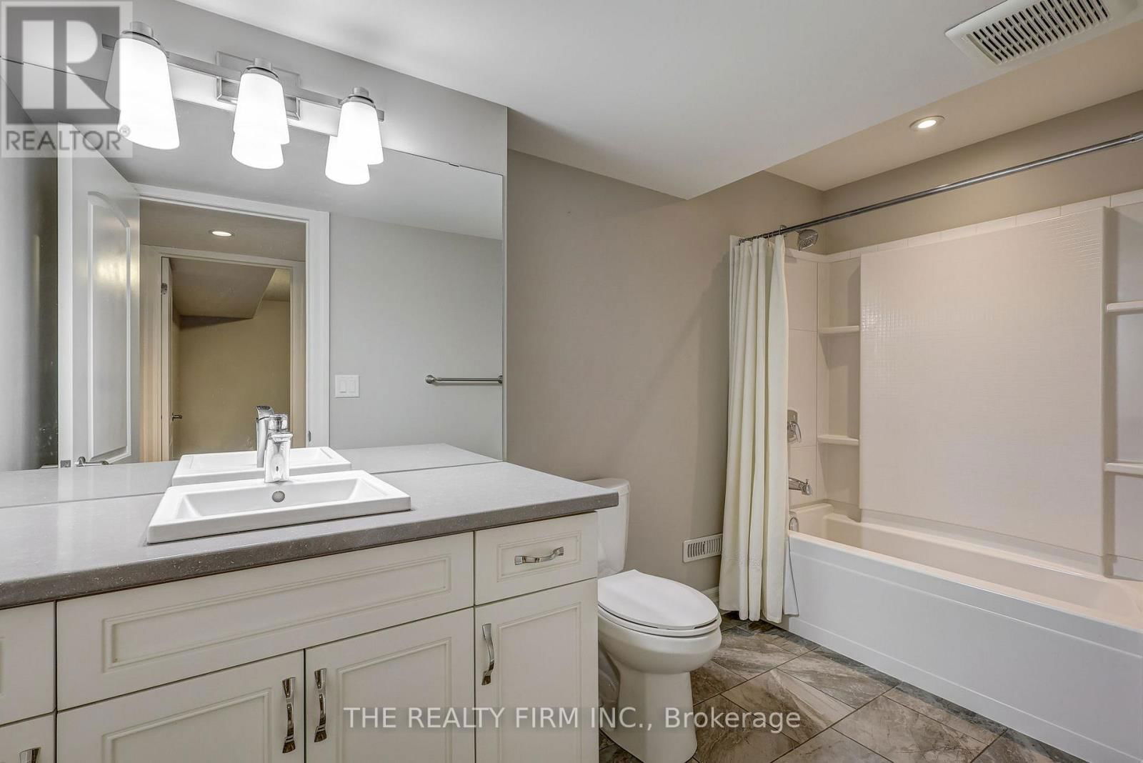 696 BENNETT CRESCENT Image 33