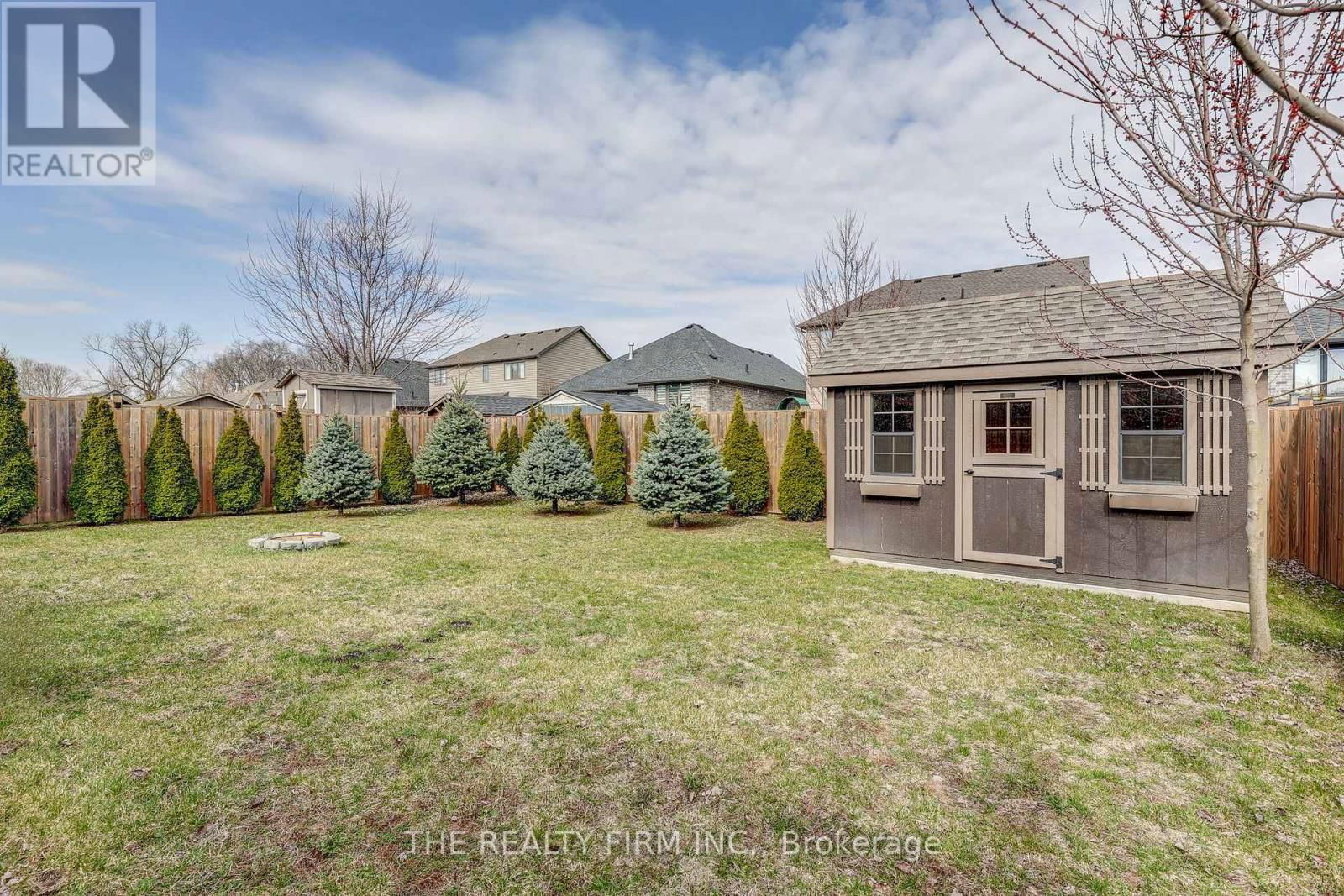 696 BENNETT CRESCENT Image 34