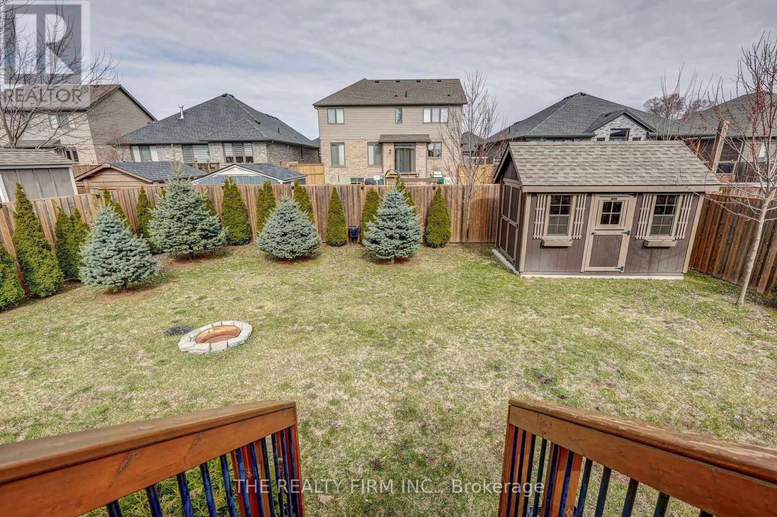 696 BENNETT CRESCENT Image 36