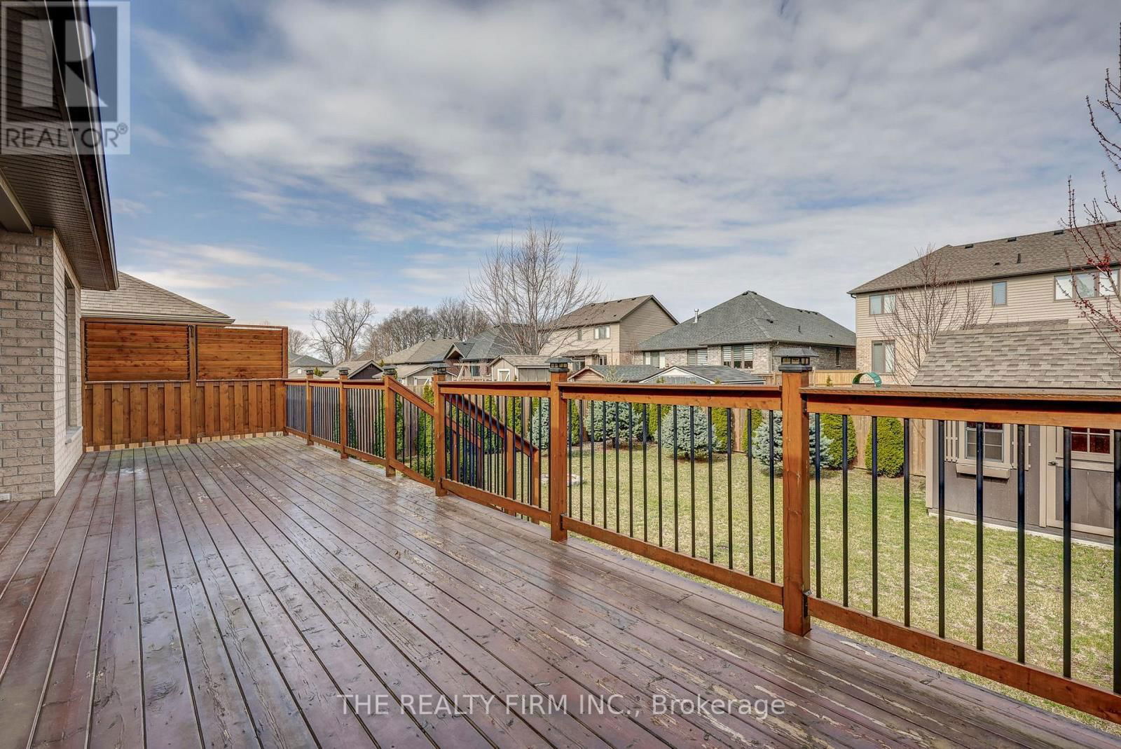 696 BENNETT CRESCENT Image 39
