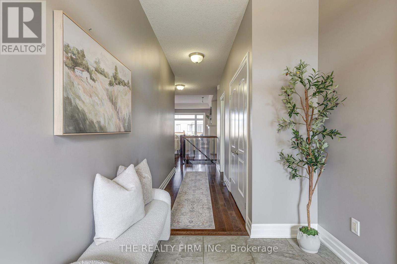 696 BENNETT CRESCENT Image 4
