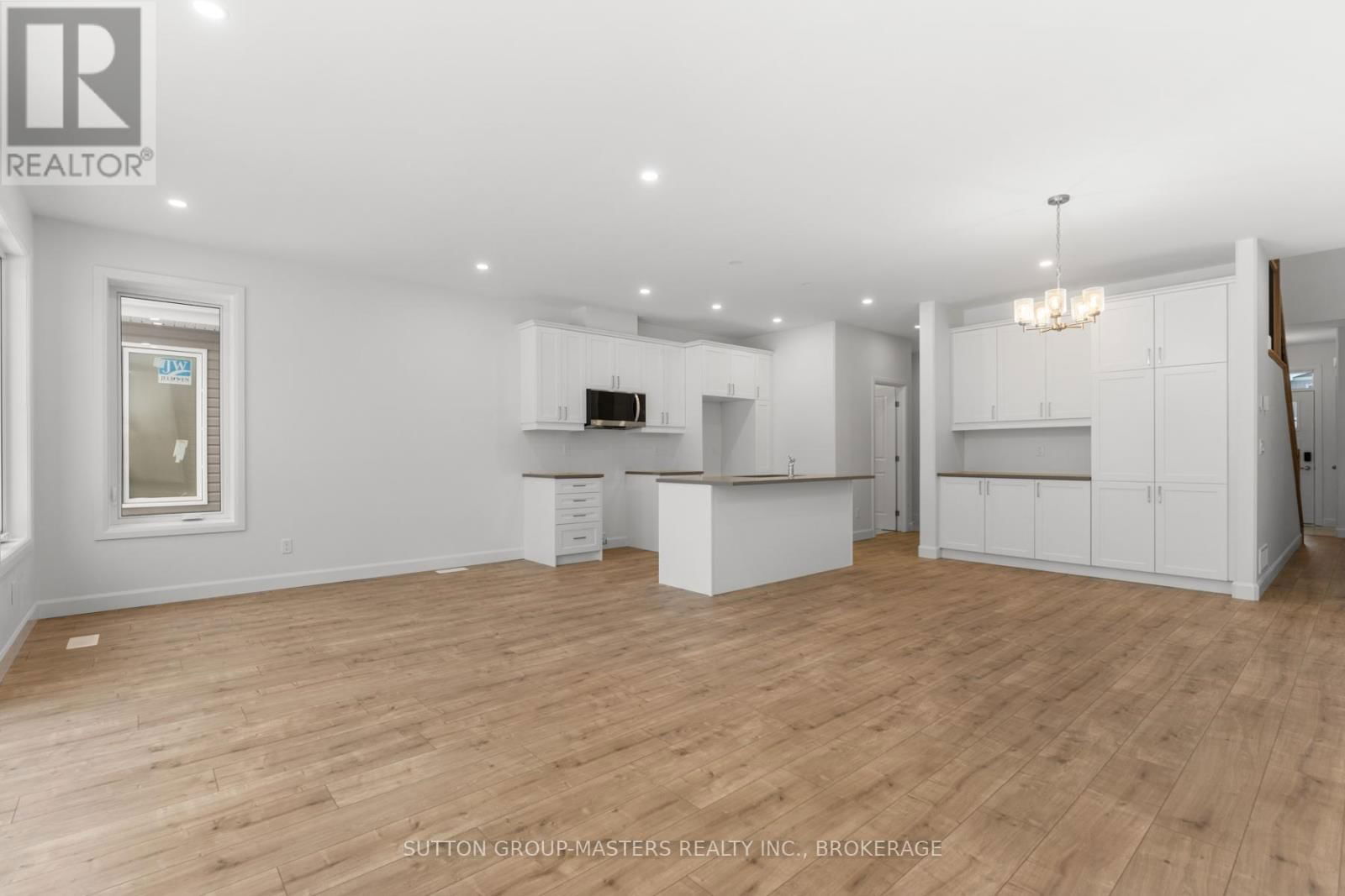 208 SUPERIOR DRIVE Image 10