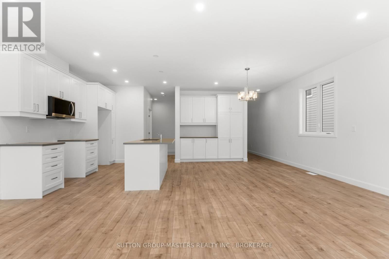 208 SUPERIOR DRIVE Image 11