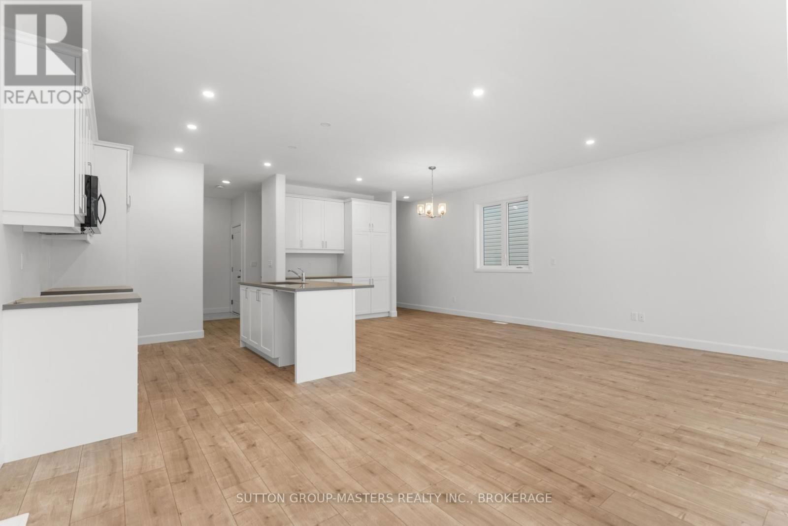 208 SUPERIOR DRIVE Image 12