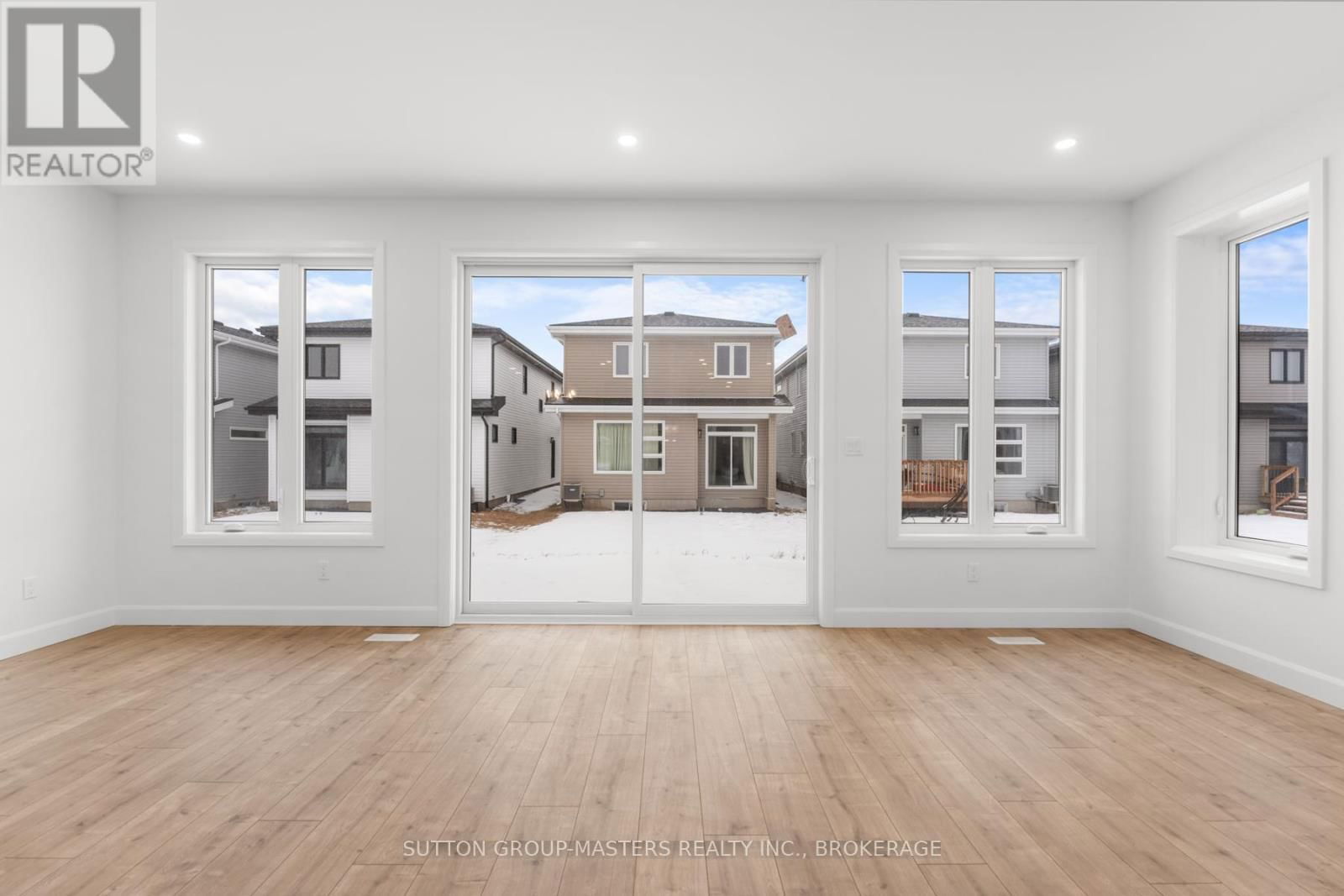 208 SUPERIOR DRIVE Image 13