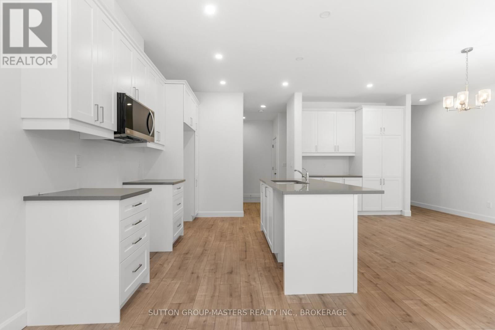 208 SUPERIOR DRIVE Image 14