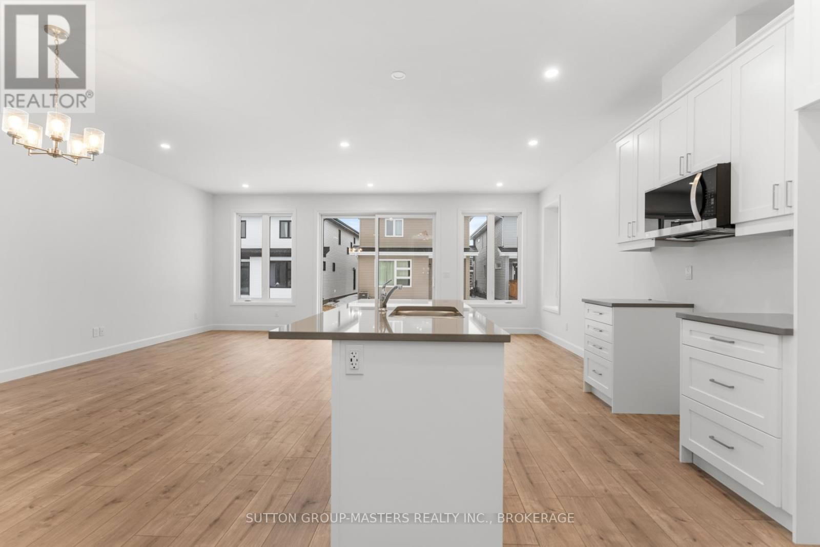 208 SUPERIOR DRIVE Image 16