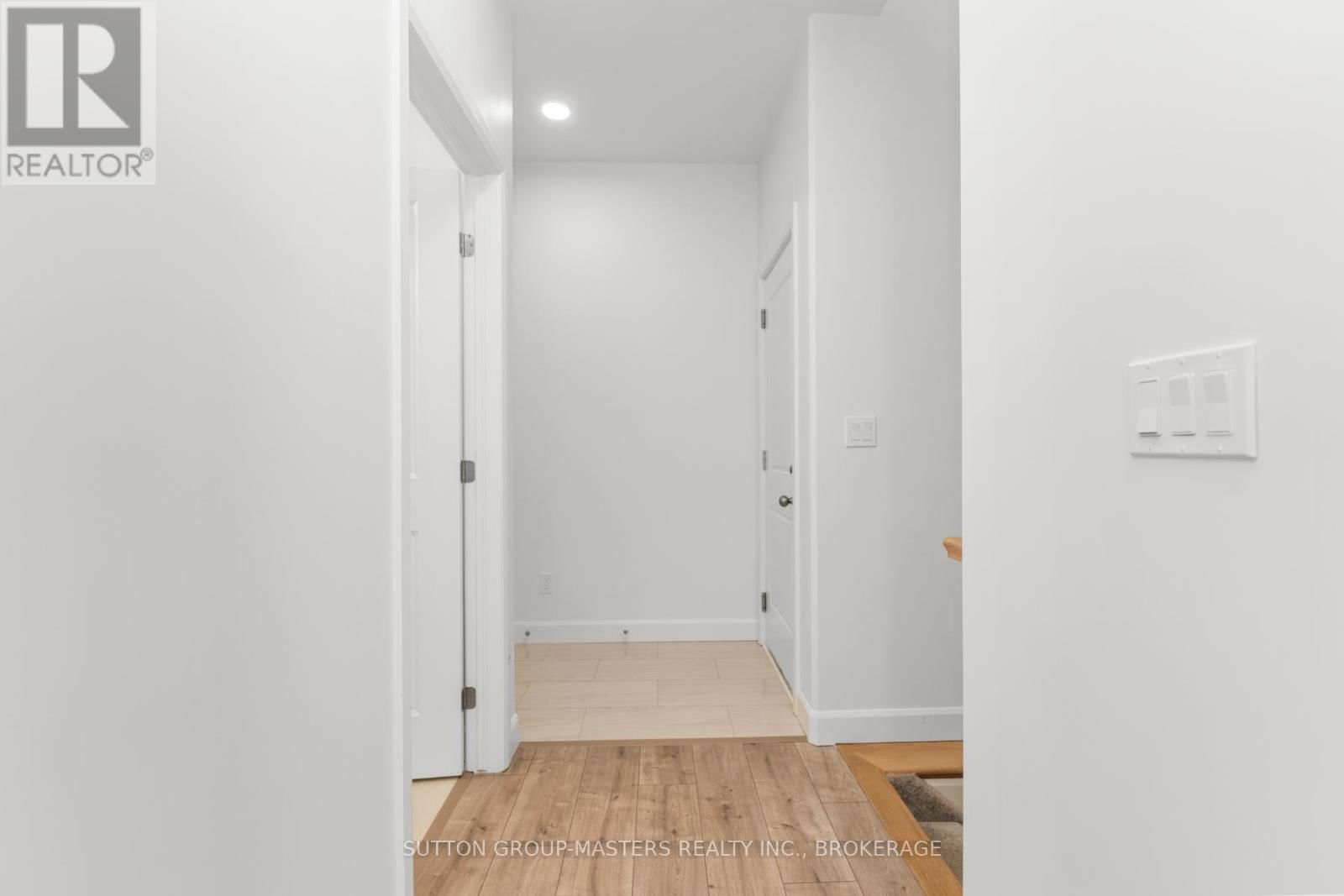 208 SUPERIOR DRIVE Image 18