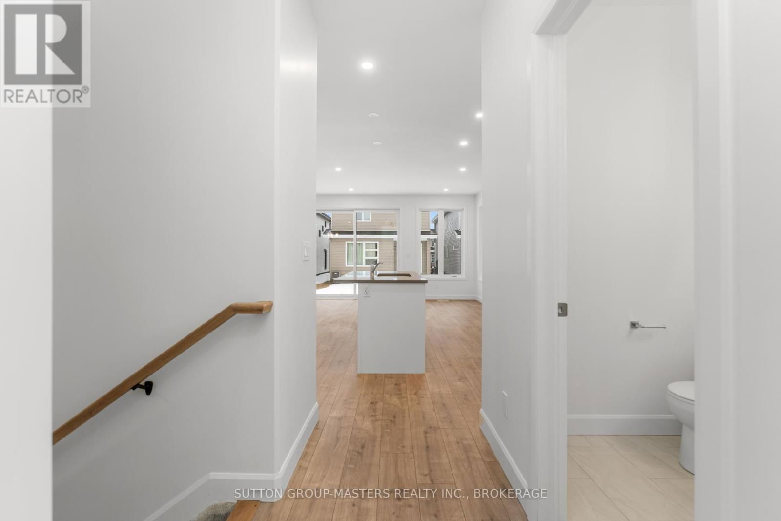 208 SUPERIOR DRIVE Image 19