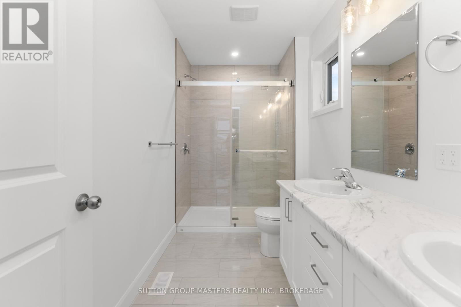 208 SUPERIOR DRIVE Image 27