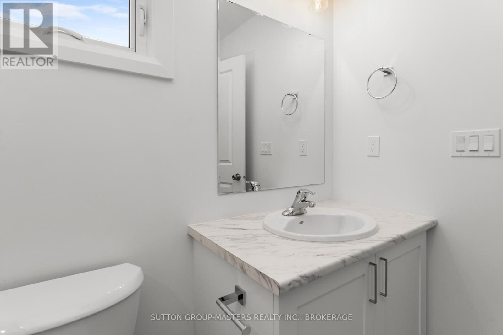208 SUPERIOR DRIVE Image 42