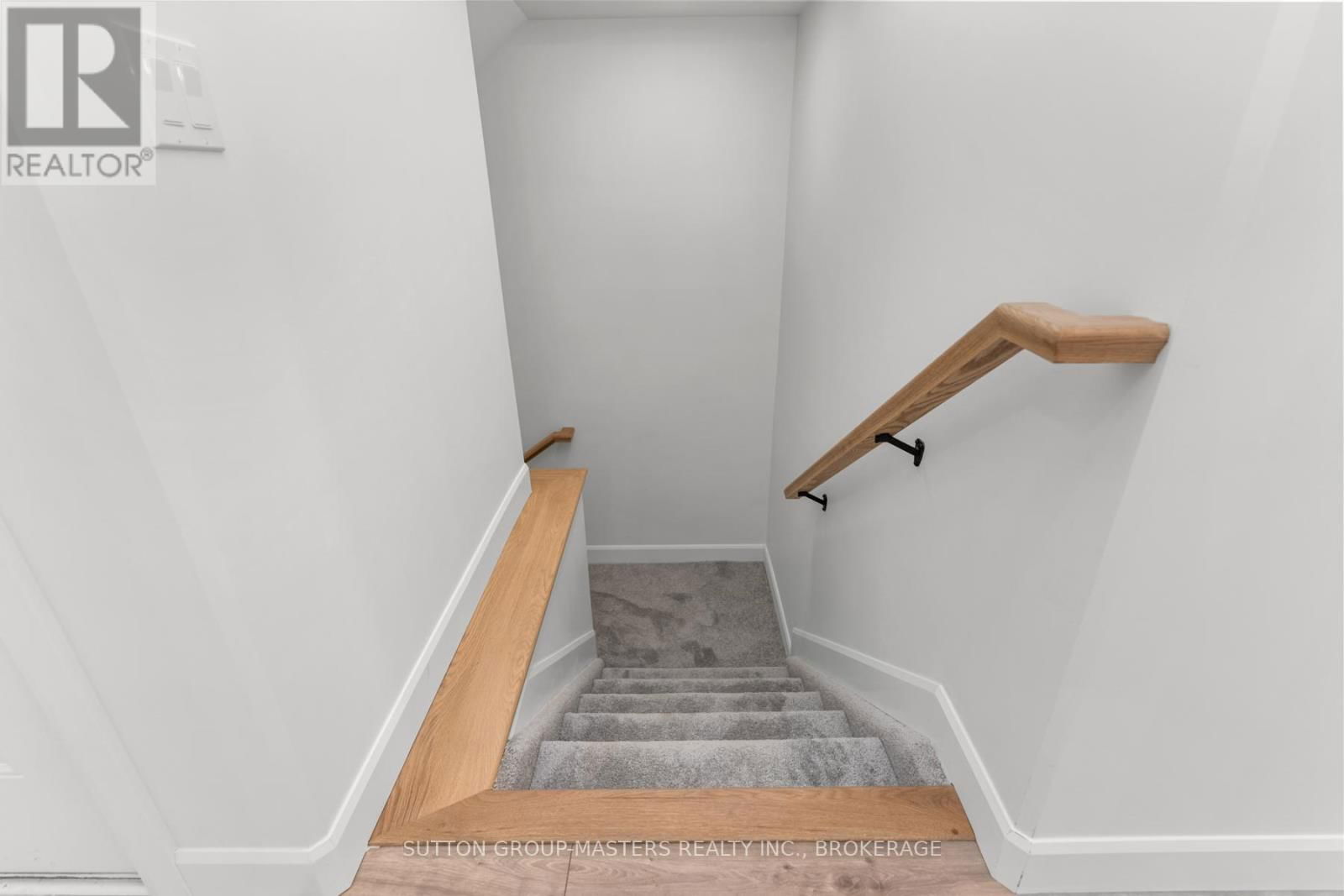208 SUPERIOR DRIVE Image 43