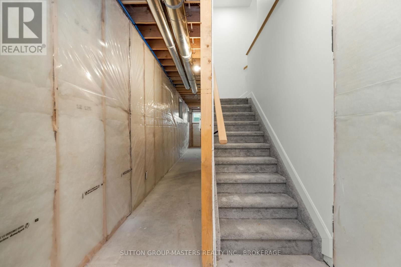 208 SUPERIOR DRIVE Image 44