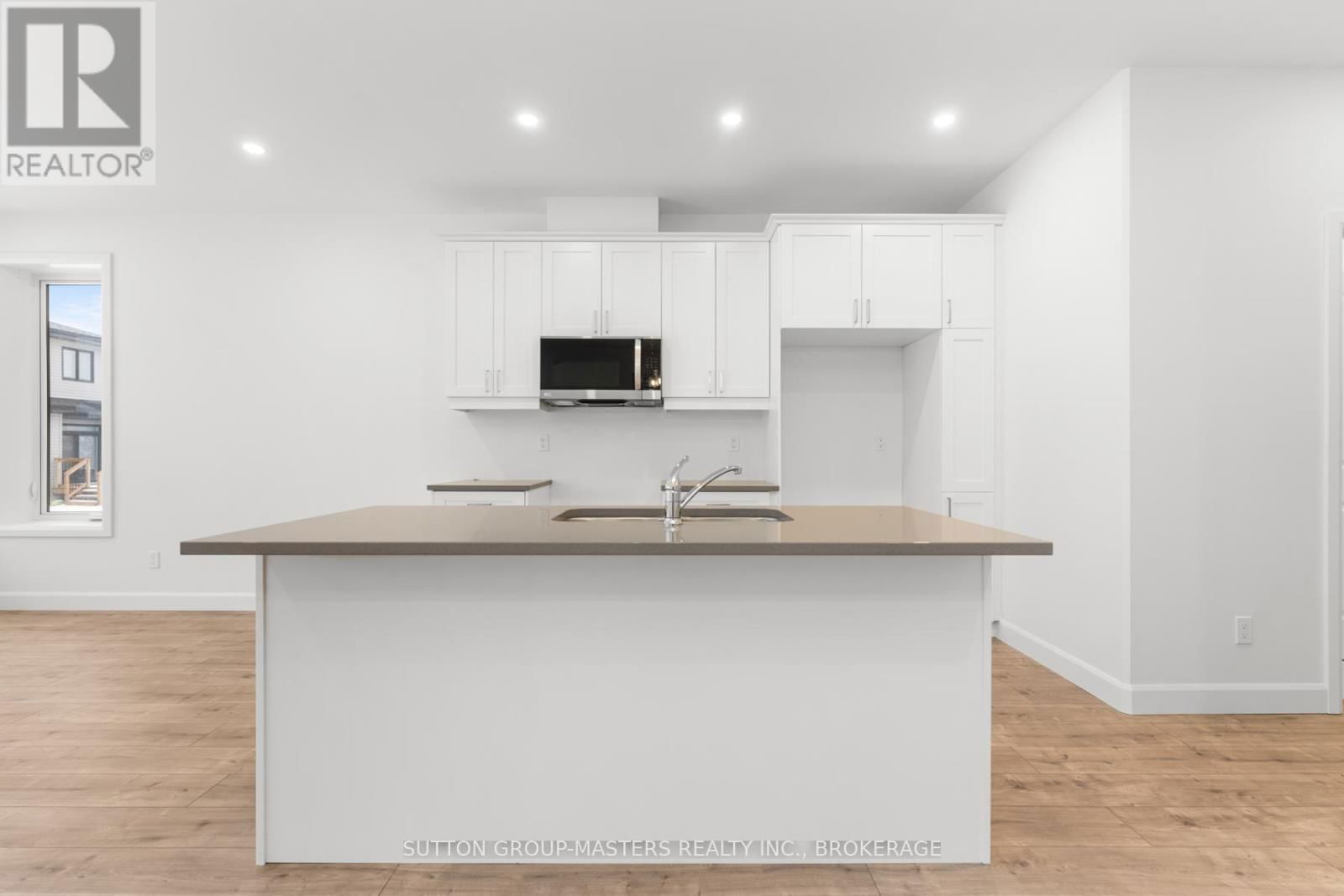 208 SUPERIOR DRIVE Image 47