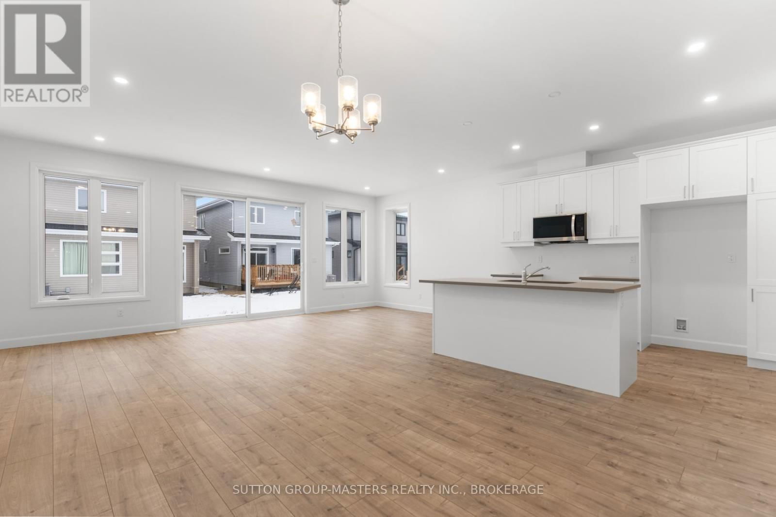 208 SUPERIOR DRIVE Image 7