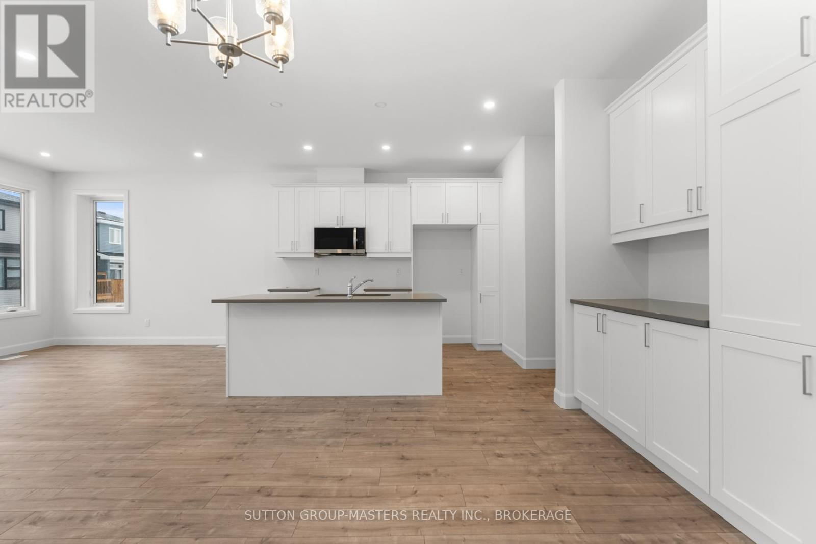 208 SUPERIOR DRIVE Image 8