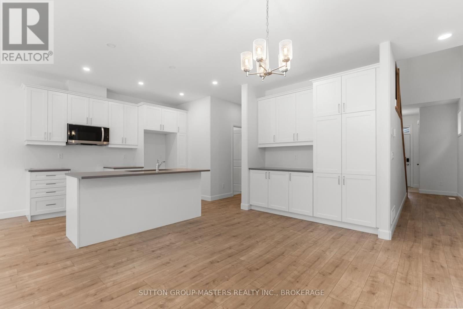 208 SUPERIOR DRIVE Image 9