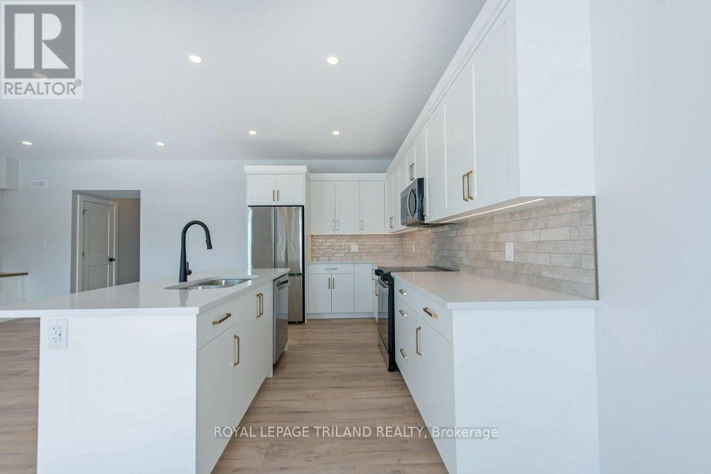 278 MARSH LINE Image 17