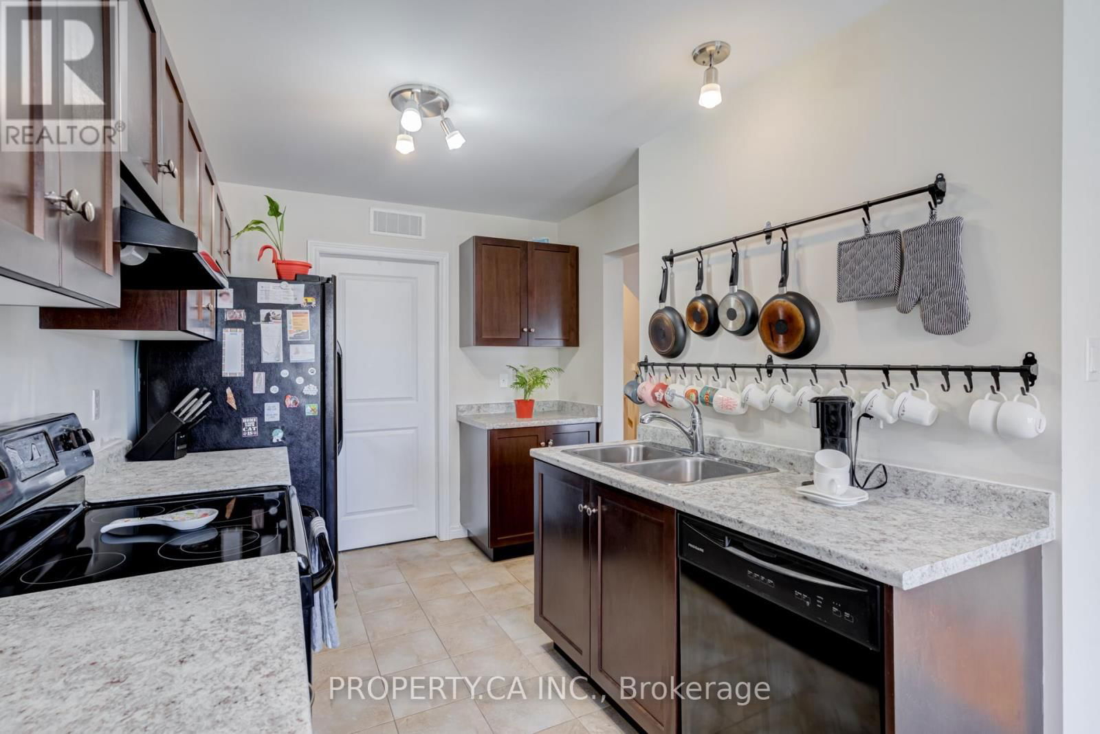 6 - 11 STOCKBRIDGE GARDENS Image 13