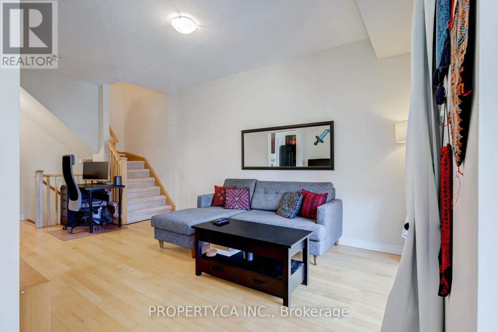 6 - 11 STOCKBRIDGE GARDENS Image 8