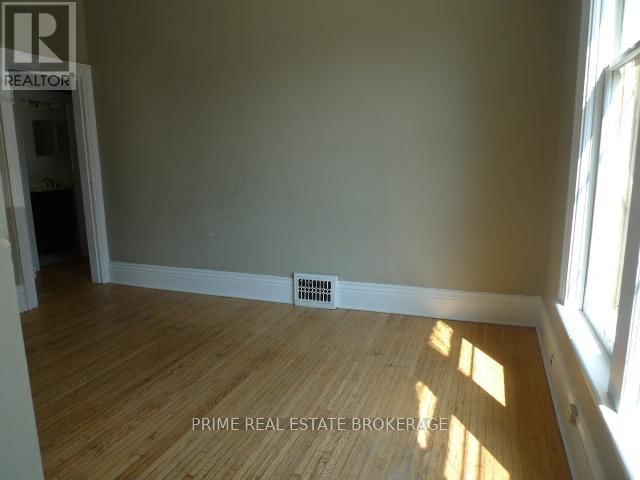 202 SYDENHAM STREET Image 14