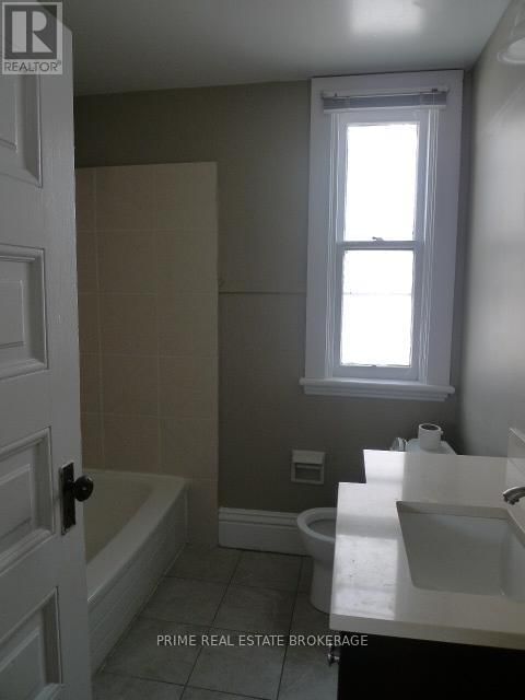 202 SYDENHAM STREET Image 15