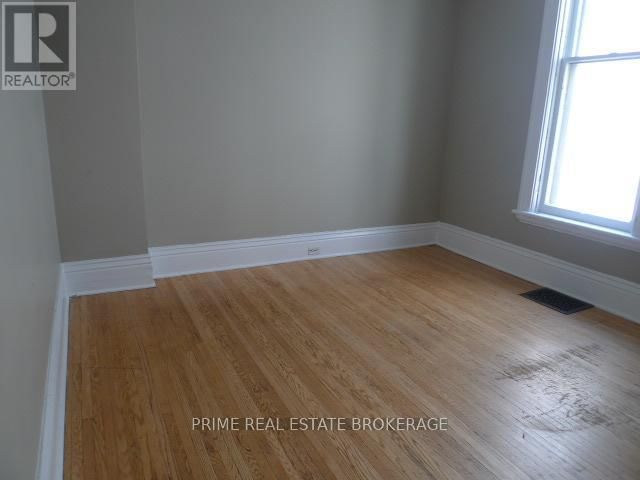 202 SYDENHAM STREET Image 8
