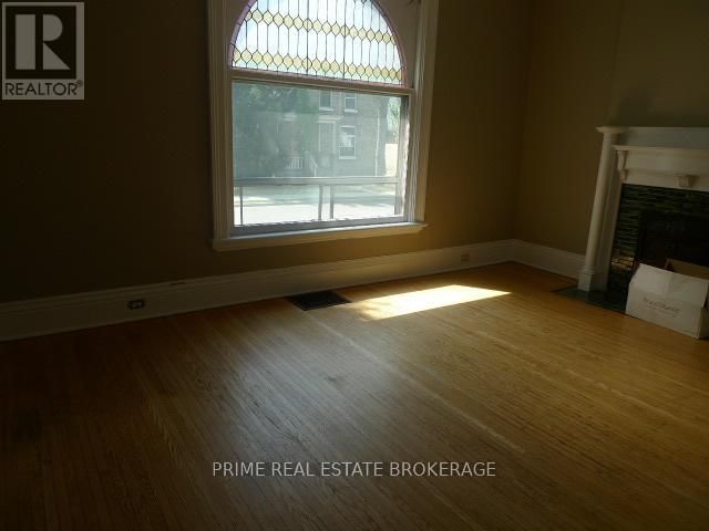 202 SYDENHAM STREET Image 9